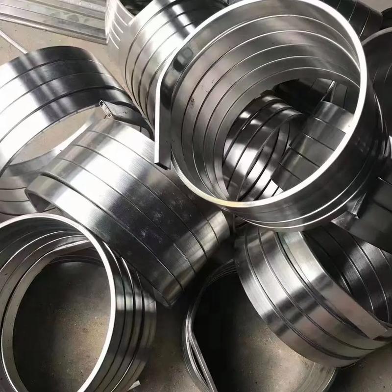 不銹鋼制品的多樣化應用 防滑板、屏風鏤空、立柱與地溝蓋板